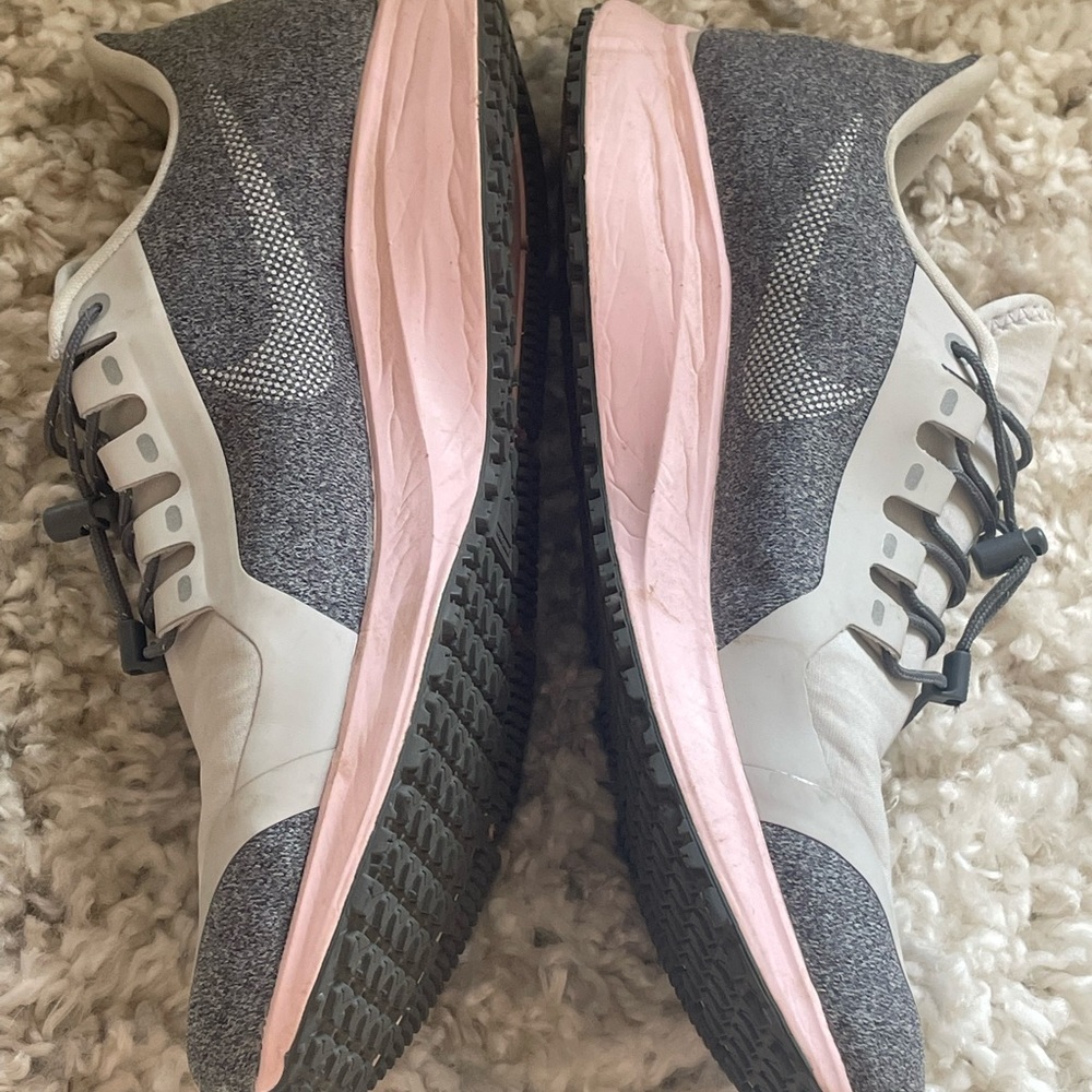 NIKE women’s Pegasus size 8.5
